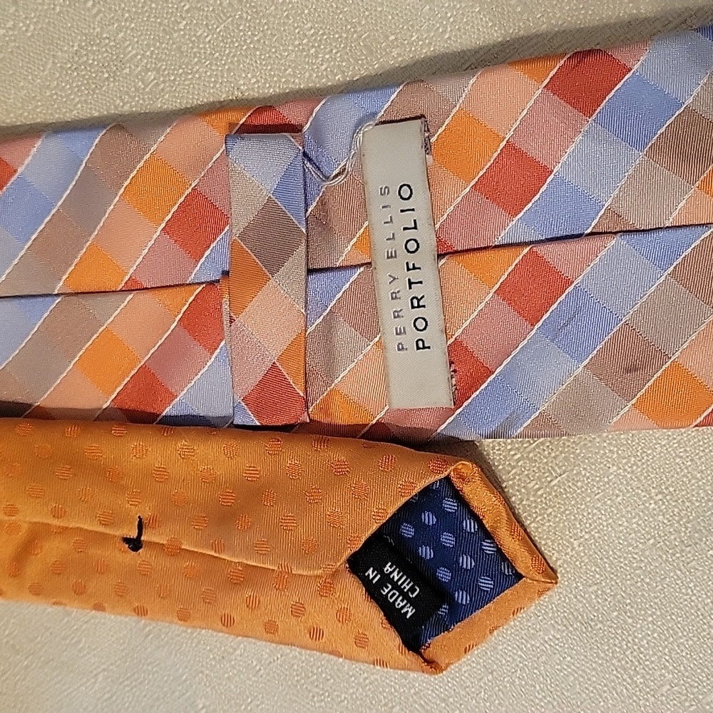 Perry Ellis tie - Picture 2 of 2